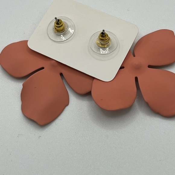 𝅺peach and Gold Flower‎ Stud Pierced Earrings NWOT - Picture 3 of 4